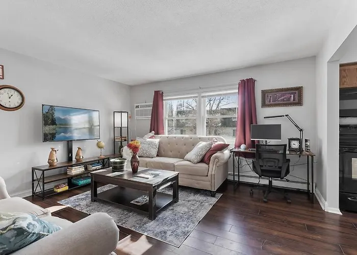 Tranquil 2Br Apt Ne Mpls - 8073 Apt 4